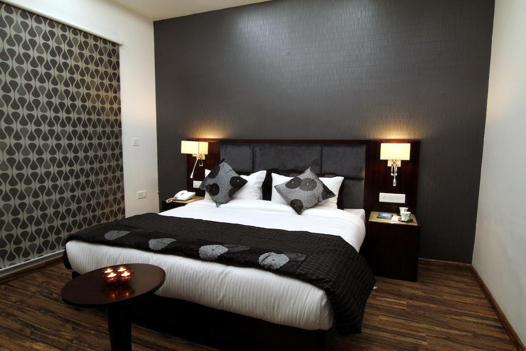 Hotel Prem Plaza Karnāl 外观 照片