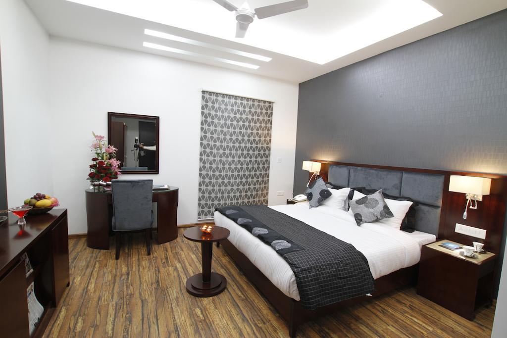Hotel Prem Plaza Karnāl 外观 照片