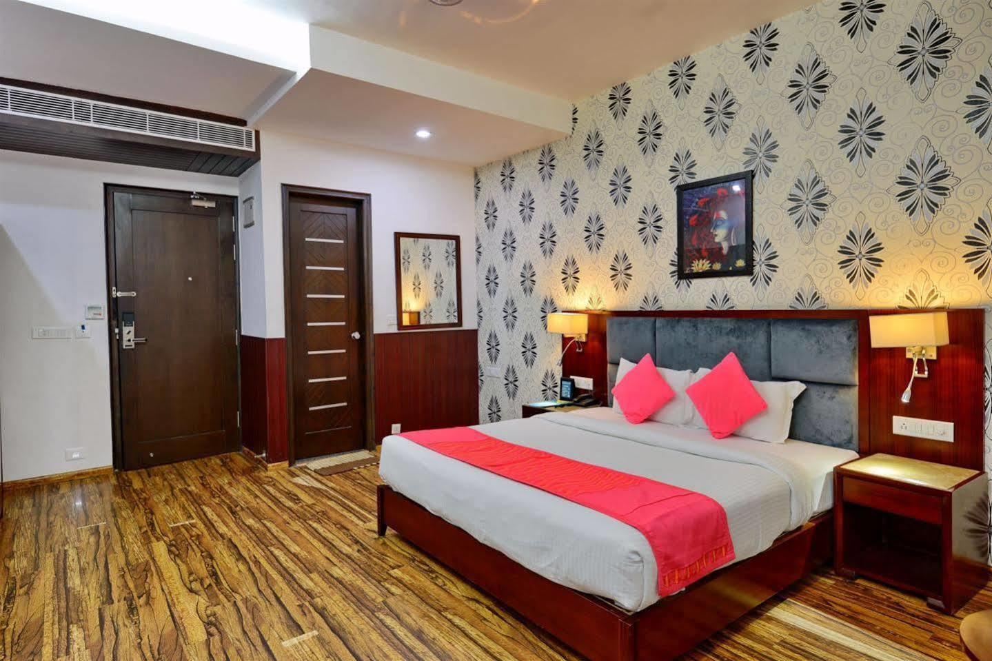 Hotel Prem Plaza Karnāl 外观 照片