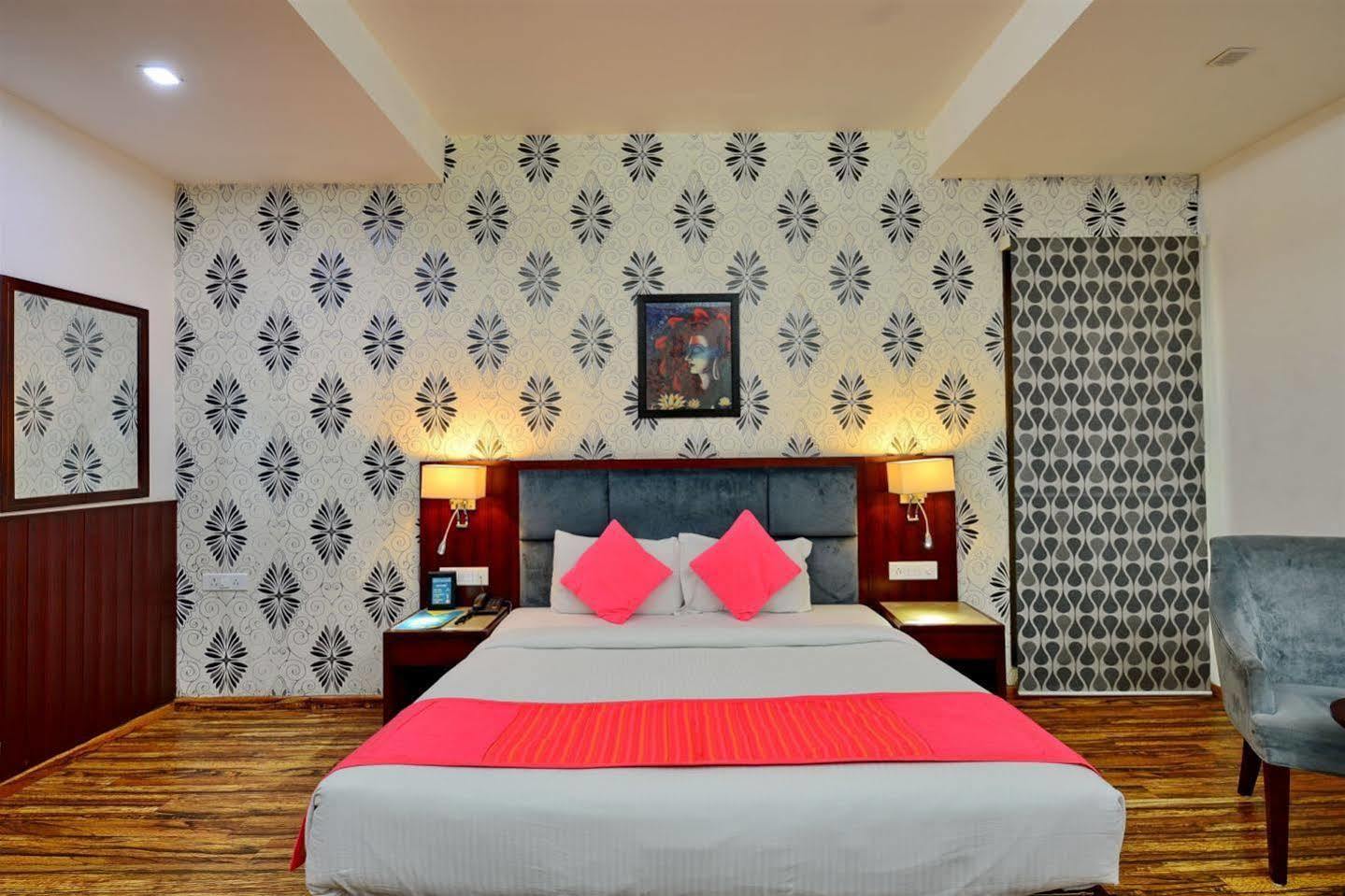 Hotel Prem Plaza Karnāl 外观 照片