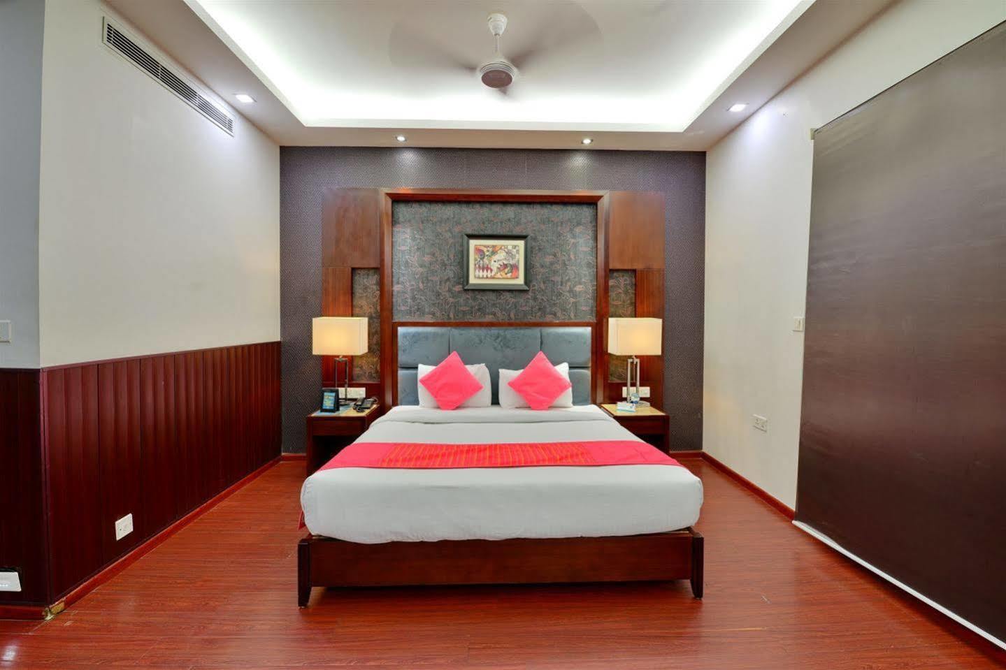 Hotel Prem Plaza Karnāl 外观 照片